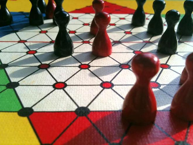 九游棋牌推荐 适合跟孩子一起玩的棋类游戏你知道吗?(图4)