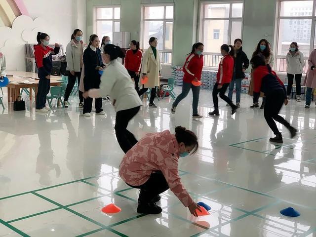 【垣曲县城北幼儿园】游戏让每个儿童“了不起”——安吉游戏背景下的棋类活动教研(图2)